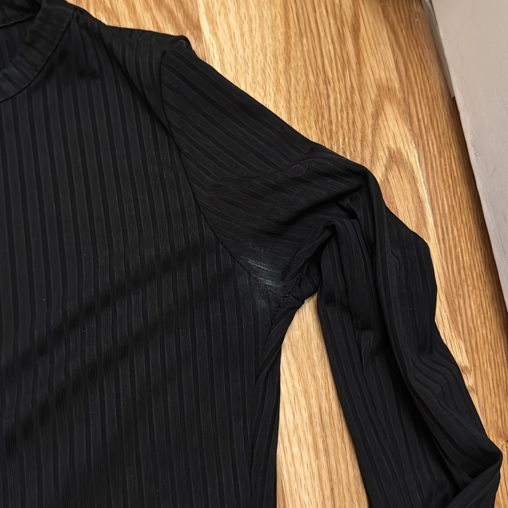 PrettyLittleThing Ribbed Top - Picture 2 of 2